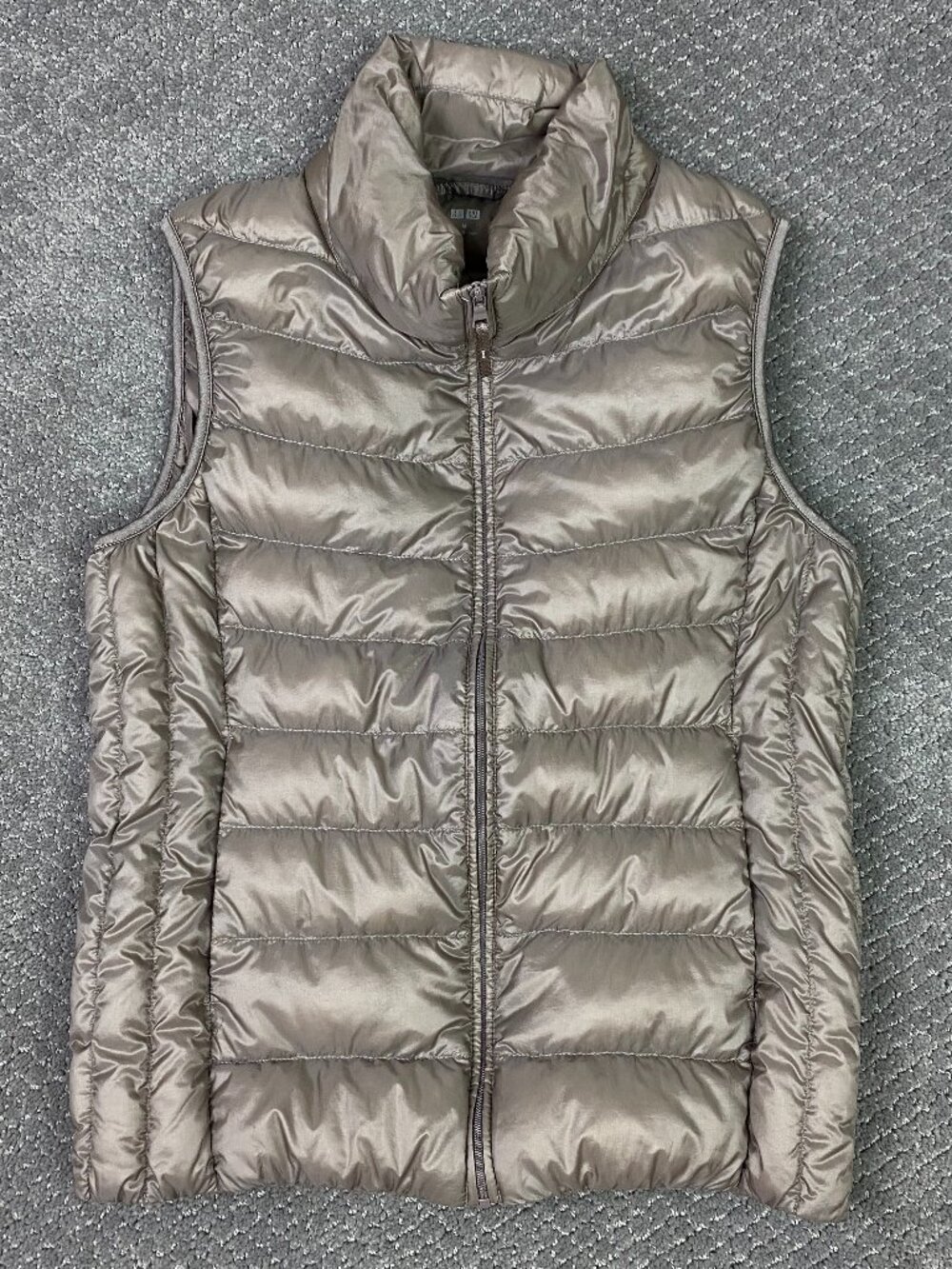 Uniqlo Womens Ultra Light Down Vest Medium Metallic Taupe Bronze Brown Puffer
